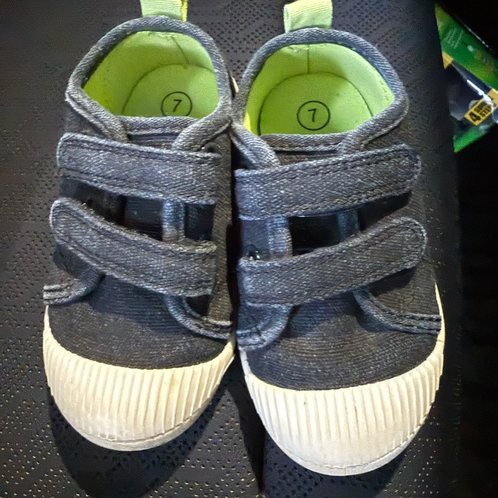 Cat & Jack Kids Sneakers in Gray and Cream